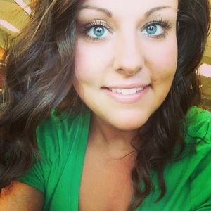 Meet your Posher, Lauren